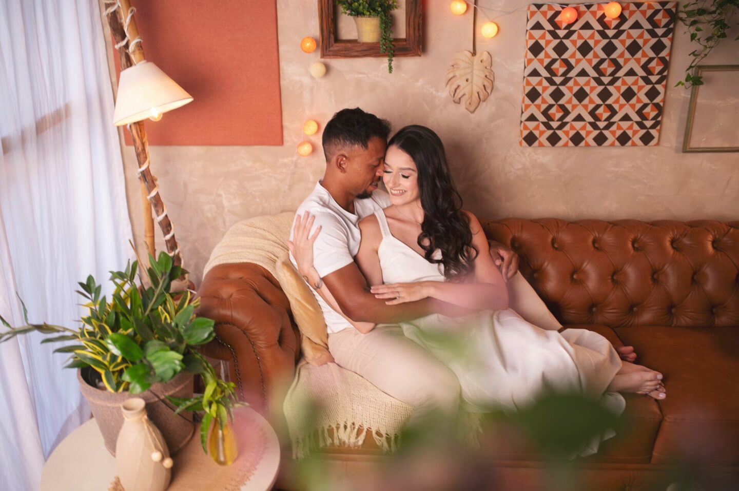 UM LINDO CASAL DE NOIVOS